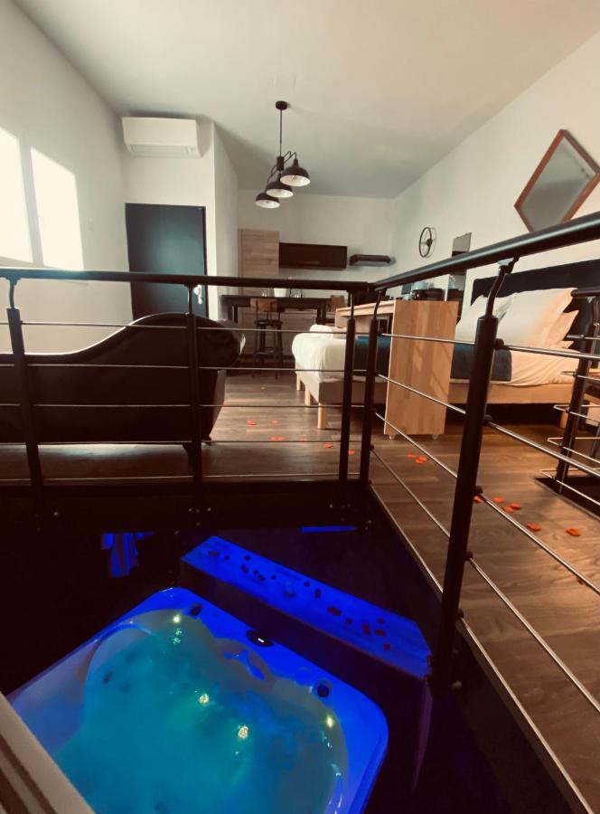 Mieuxqualhotel Jacuzzi Privatif La Retro Bordeaux Bagian luar foto