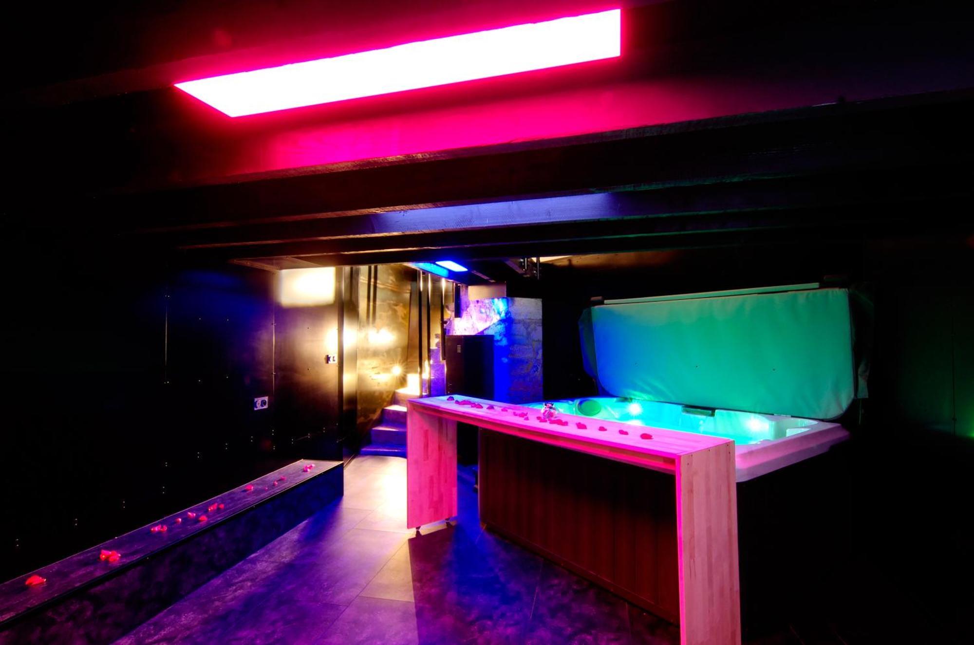 Mieuxqualhotel Jacuzzi Privatif La Retro Bordeaux Bagian luar foto